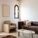 Refurbished Design Flats Old Town شقة