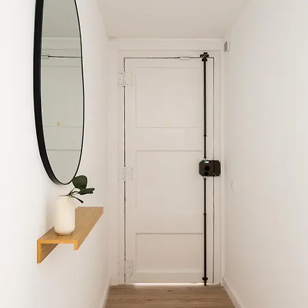 Refurbished Design Flats Old Town 아파트 *
