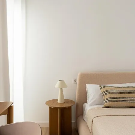 Refurbished Design Flats Old Town 아파트 *