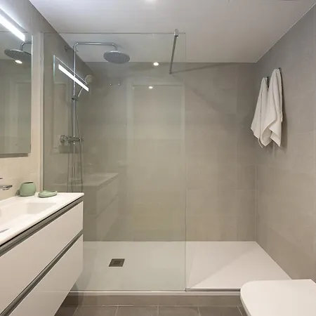 Refurbished Design Flats Old Town 아파트