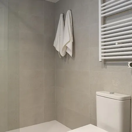 Refurbished Design Flats Old Town 아파트